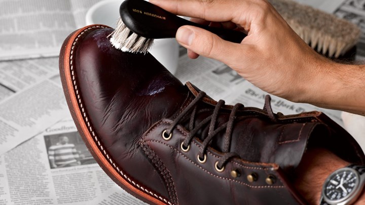 Τσουχτερό πρόστιμο σε τσαγκάρη από εφοριακούς για… φιλοδώρημα ενός ευρώ – ΒΙΝΤΕΟ