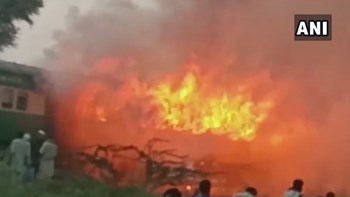 Τραγωδία στο Πακιστάν: 73 νεκροί έπειτα από φωτιά σε τρένο – Σοκαριστικές εικόνες – ΦΩΤΟ – ΒΙΝΤΕΟ