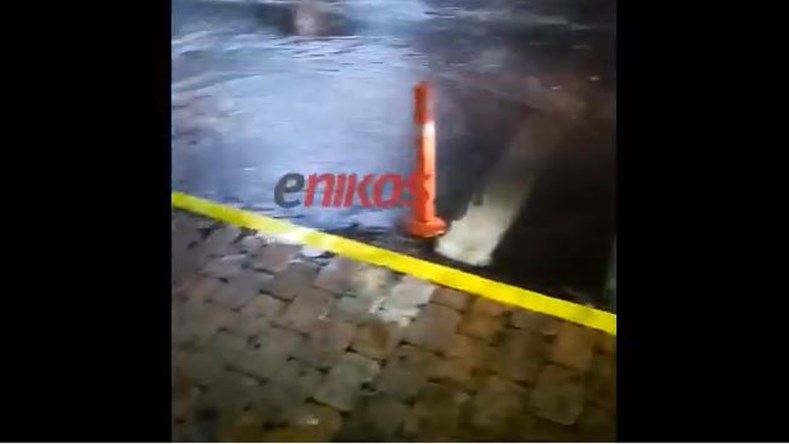 Πλημμύρισε ο δρόμος μπροστά στον σταθμό του ηλεκτρικού στο Μαρούσι – ΒΙΝΤΕΟ αναγνώστη