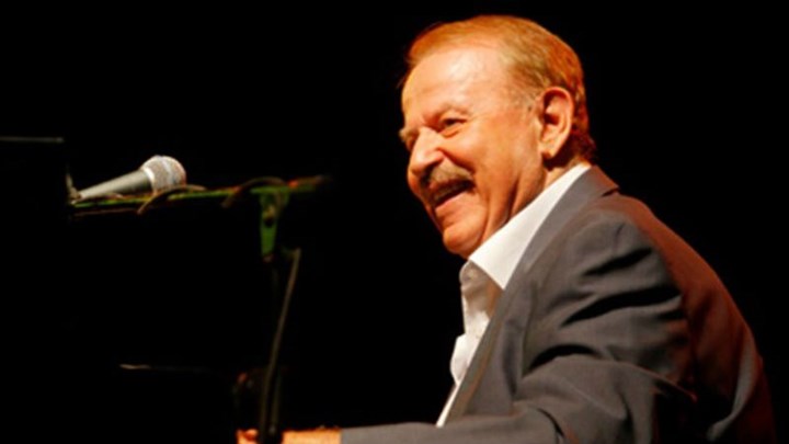 Πέθανε ο μεγάλος Γιάννης Σπανός – Ήταν ο πατέρας του Νέου Κύματος – Οι τεράστιες επιτυχίες που σημάδεψαν μία ολόκληρη εποχή – ΒΙΝΤΕΟ