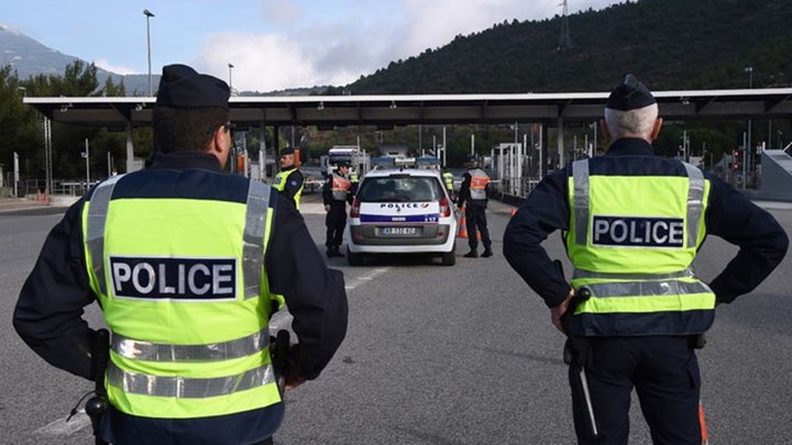 Εντοπίστηκαν 31 μετανάστες κρυμμένοι σε φορτηγό στη Γαλλία