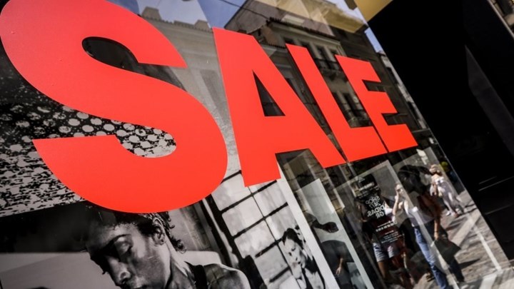 Στον ρυθμό των φθινοπωρινών εκπτώσεων κινείται η αγορά – Ανοιχτά τα καταστήματα