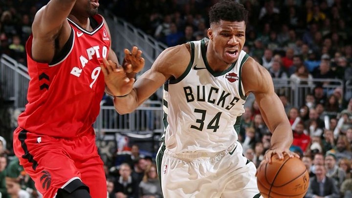 «Γονάτισαν» τους πρωταθλητές με σχεδόν «τριπλό» Γιάννη οι Μπακς – ΒΙΝΤΕΟ