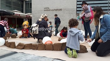 Μητέρες θήλασαν δημοσίως τα μωρά τους στη Θεσσαλονίκη – ΦΩΤΟ