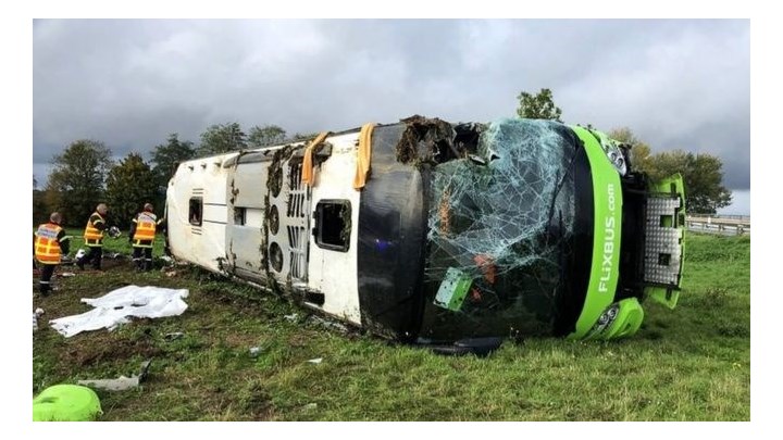 Τροχαίο ατύχημα με λεωφορείο στη Γαλλία – Τραυματίστηκαν 33 επιβάτες – ΦΩΤΟ