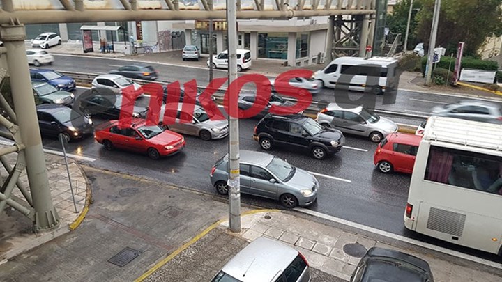 Κυκλοφοριακό κομφούζιο στην Αθήνα – Δείτε ποιοι δρόμοι είναι μποτιλιαρισμένοι