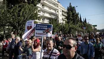 Σε διαβούλευση η κυβέρνηση εντός της εβδομάδας για τις πορείες  – Ποια μέτρα έρχονται