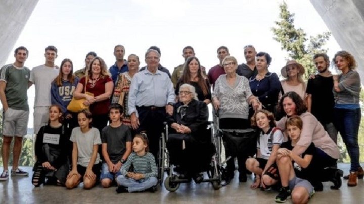 Η συγκινητική συνάντηση της 92χρονης Ελληνίδας με την οικογένεια των Εβραίων που έσωσε από τους Ναζί – ΒΙΝΤΕΟ