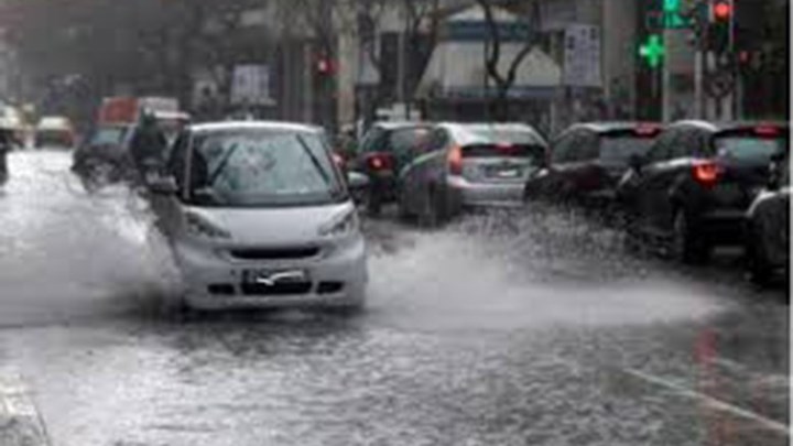 Οδήγηση στη βροχή: Τι πρέπει να προσέχουμε