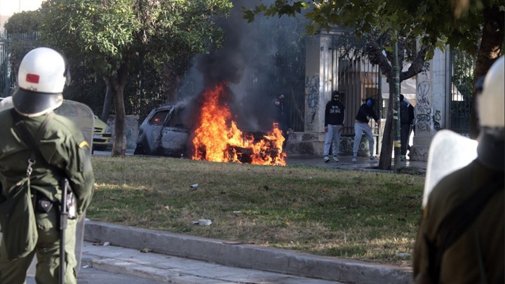 Συναγερμός στην ΕΛ.ΑΣ. ενόψει Πολυτεχνείου: Οι αντιεξουσιαστές ετοιμάζουν μπαράζ επιθέσεων… από αέρος