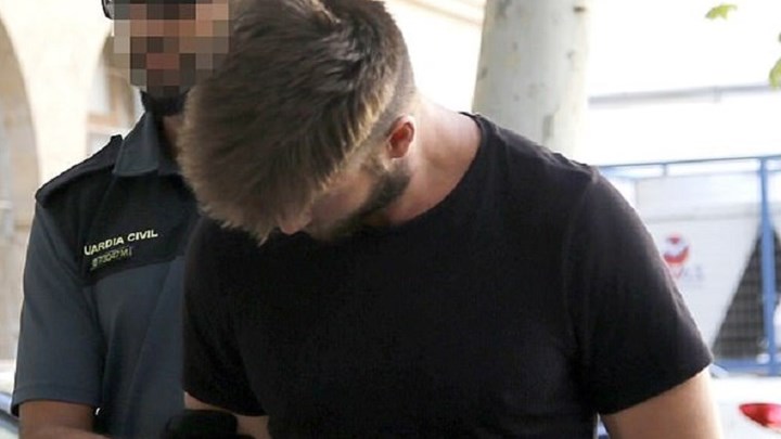 Βασάνιζε και βίαζε επί δύο 24ωρα τη σύντροφό του γιατί κοίταξε άλλον άνδρα – ΦΩΤΟ