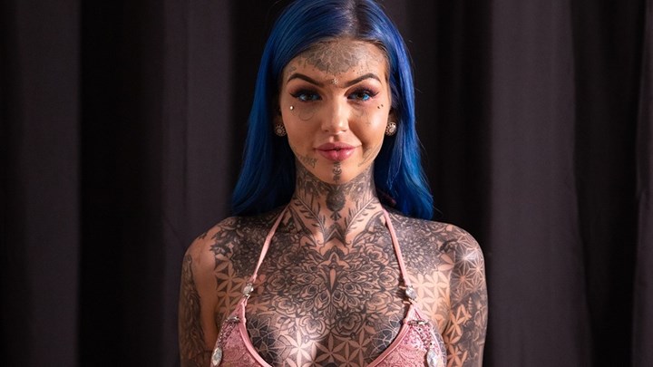 Μοντέλο έκανε τατουάζ στο μάτι και τυφλώθηκε – ΦΩΤΟ -ΒΙΝΤΕΟ