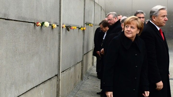 Τι έκανε η Μέρκελ τη νύχτα της πτώσης του Τείχους του Βερολίνου – ΦΩΤΟ – ΒΙΝΤΕΟ