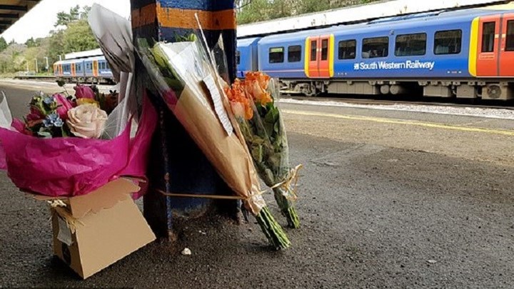 Τραγωδία με έφηβη – Αποφάσισε να αυτοκτονήσει στις γραμμές του τρένου και άλλαξε γνώμη αργά