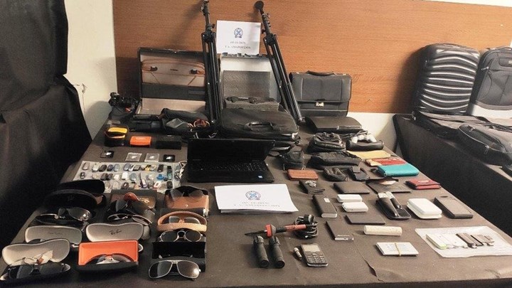 Χειροπέδες σε 73χρονο για κλοπές από σταθμευμένα αυτοκίνητα στη βορειοανατολική Αττική – Συνελήφθη επ’ αυτοφώρω – ΦΩΤΟ