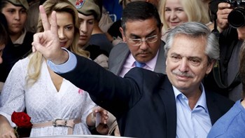 Ο πρόεδρος της Αργεντινής εξήρε «το θάρρος» και «την ακεραιότητα» του πρώην προέδρου της Βραζιλίας