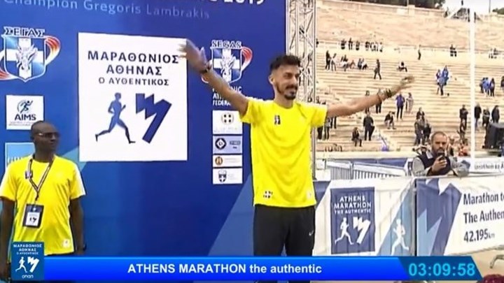 Μαραθώνιος: Αποθέωσαν  τον Κώστα Γκελαούζο – Δεύτερος γρηγορότερος Έλληνας όλων των εποχών – ΒΙΝΤΕΟ