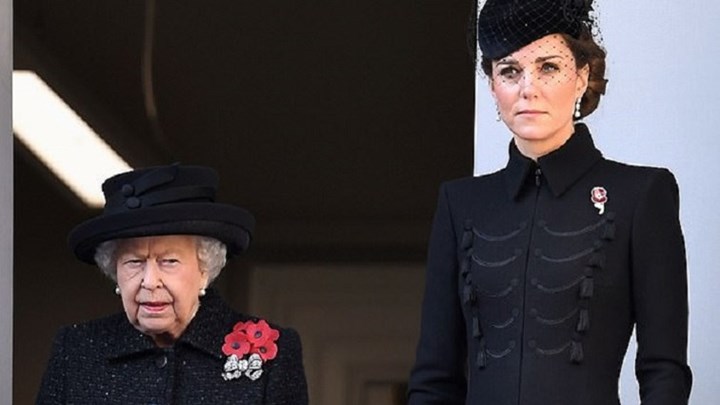 Γιατί η βασίλισσα Ελισάβετ έχει αδυναμία στην Κέιτ Μίντλετον – ΒΙΝΤΕΟ