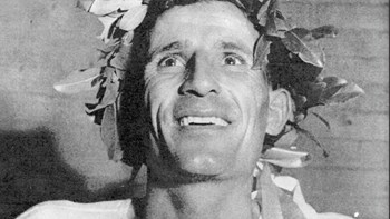 Όταν ένας Έλληνας νίκησε στον Μαραθώνιο της Βοστώνης – Ήρθα να τρέξω για επτά εκατομμύρια πεινασμένους Έλληνες, είχε πει ο Στέλιος Κυριακίδης