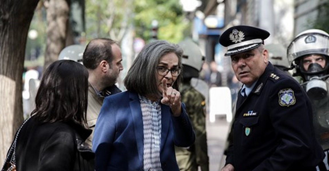 ΜέΡΑ25: Με την παρέμβαση της Σακοράφα έληξε η “ομηρία των φοιτητών” από τα ΜΑΤ στην ΑΣΟΕΕ – Προσήγαγαν δύο στελέχη μας