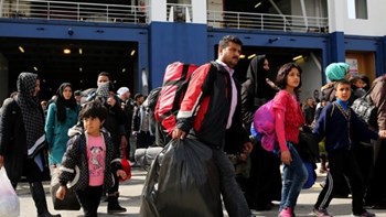 Στον Πειραιά έφτασαν 367 πρόσφυγες και μετανάστες από τη Μυτιλήνη