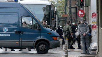 Ολοκληρώθηκε η αστυνομική επιχείρηση για την εκκένωση κτιρίου στα Εξάρχεια