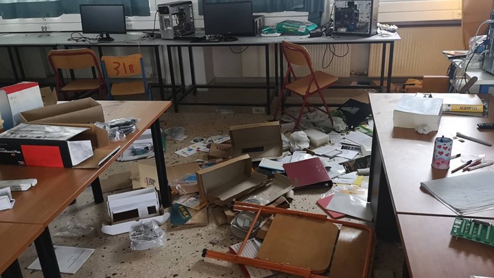 Εικόνες καταστροφής στο ΕΠΑΛ Ν. Μουδανιών μετά την κατάληψη από τους μαθητές – ΦΩΤΟ
