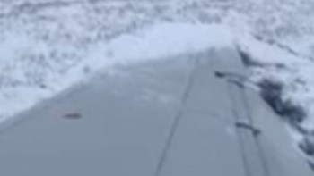 Eφιαλτική προσγείωση στο Σικάγο – Αεροσκάφος βγήκε εκτός διαδρόμου γλιστρώντας στον πάγο – ΒΙΝΤΕΟ