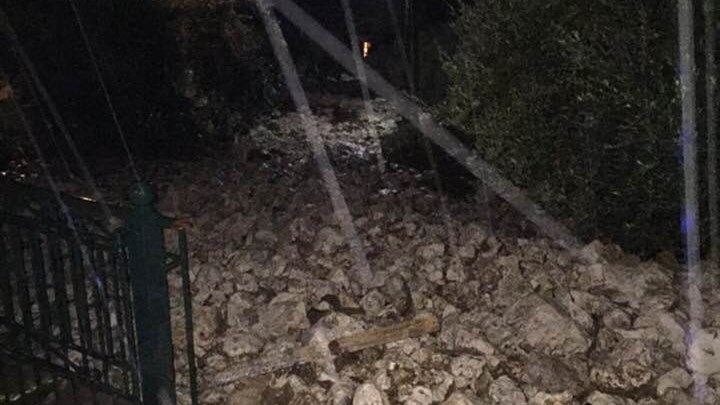 Πολλά προβλήματα από την κακοκαιρία στην Κεφαλονιά – Σπίτια καταπλακώθηκαν από τις λάσπες – ΦΩΤΟ