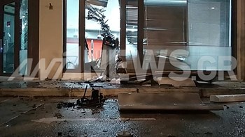 Έκρηξη σε ΑΤΜ στην Αργυρούπολη – Οι ληστές πήραν 20.000 ευρώ – ΦΩΤΟ – ΒΙΝΤΕΟ