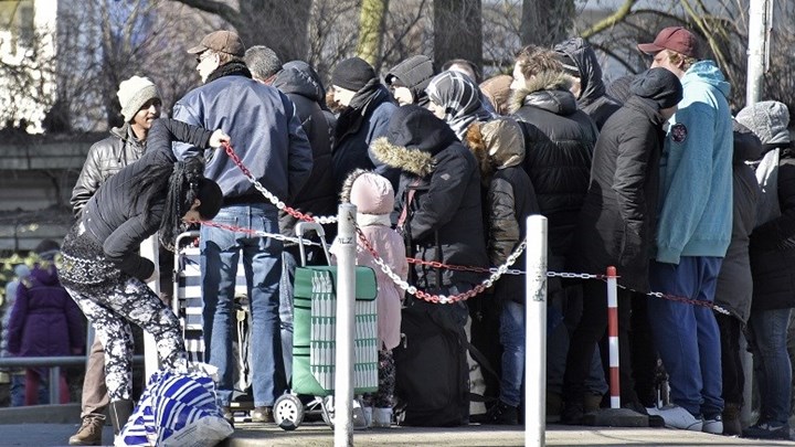 Στον εισαγγελέα προσφεύγει η Υπηρεσία Ασύλου μετά τις καταγγελίες ότι διερμηνείς ζητούν χρήματα από πρόσφυγες