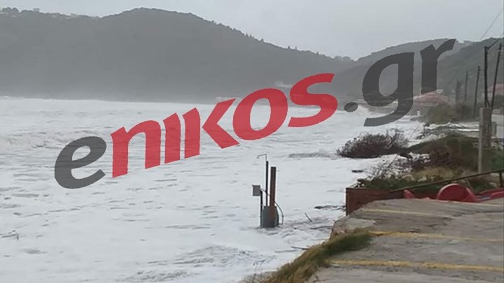 Η κακοκαιρία Βικτώρια “εξαφάνισε” την αμμουδιά σε παραλία της Κέρκυρας – ΦΩΤΟ αναγνώστη