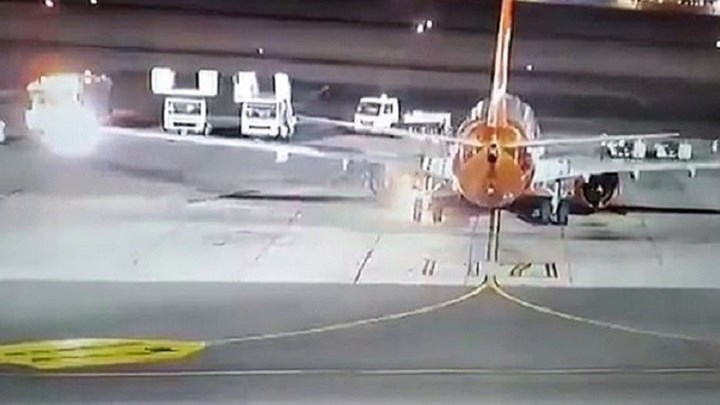 Τρόμος για 196 επιβάτες – Αεροσκάφος τυλίχθηκε στις φλόγες μόλις προσγειώθηκε – ΦΩΤΟ – ΒΙΝΤΕΟ