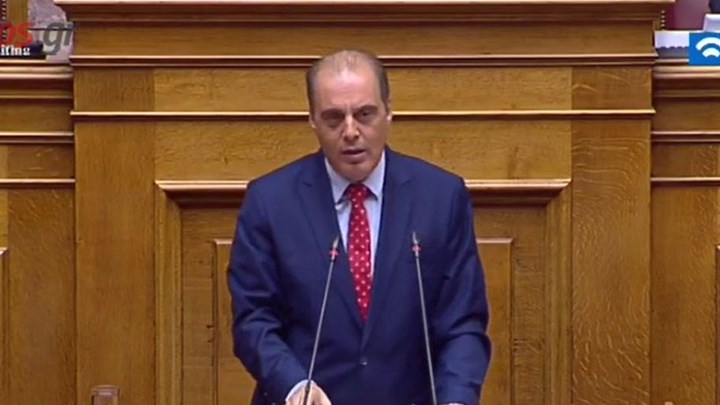 Βελόπουλος: Ορισμένοι έρχονται στη Βουλή λες και πάνε στην παραλία – Νομίζουν ότι κάποιος είναι αριστερός όταν είναι άπλυτος – ΒΙΝΤΕΟ