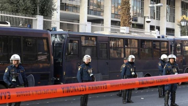 Δρακόντεια μέτρα ασφαλείας για το Πολυτεχνείο – 5.000 αστυνομικοί, drones και ελικόπτερο