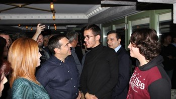 Βραδινή έξοδος για τον Τσίπρα στην Κοζάνη – ΦΩΤΟ – ΒΙΝΤΕΟ
