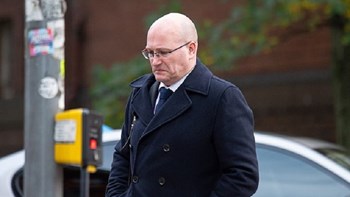 Παντρεμένος παιδίατρος είχε σεξουαλική επαφή με 15χρονη που γνώρισε στο Διαδίκτυο – ΦΩΤΟ