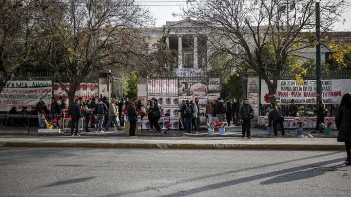 Στο Πολυτεχνείο μετανάστες από την κατάληψη της Μπουμπουλίνας