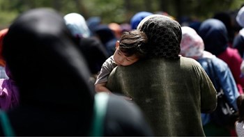 Αντιδρούν οι κάτοικοι των Αγραμπέλων στην εγκατάσταση προσφύγων στη Μονή Πορετσού: Θα τους δεχθούμε μόνο αν είναι χριστιανοί ορθόδοξοι