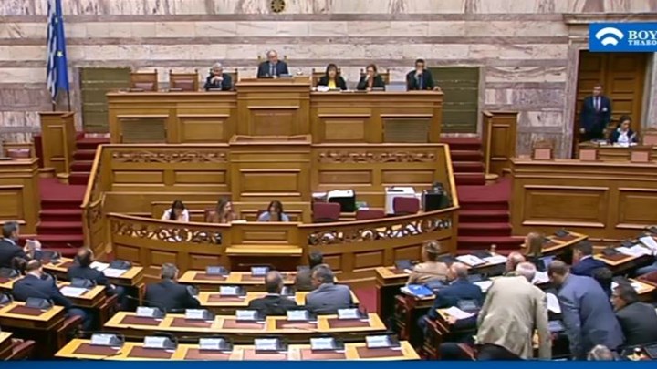 Ενός λεπτού σιγή στη Βουλή για την επέτειο του Πολυτεχνείου