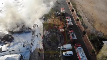 Drone κατέγραψε εικόνες από τη φωτιά σε θαλαμηγούς στη Γλυφάδα – ΒΙΝΤΕΟ