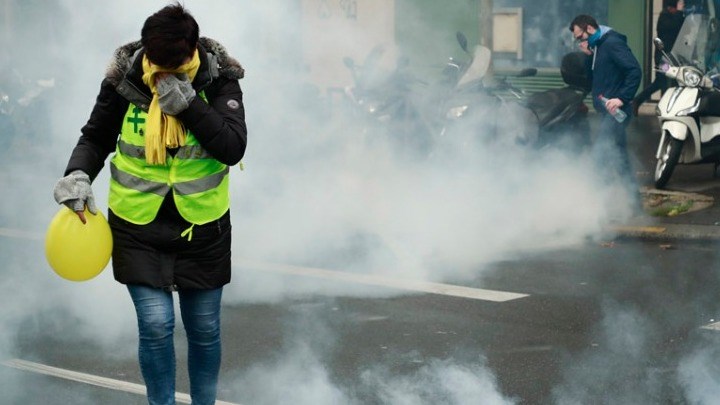 Δακρυγόνα και συλλήψεις στο Παρίσι στην επέτειο των «κίτρινων γιλέκων»