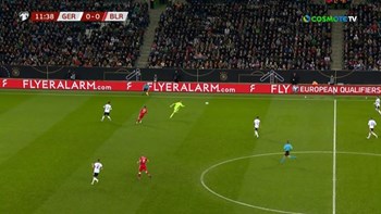 Ο Νόιερ βγήκε μέχρι το κέντρο για να απομακρύνει τη μπάλα – BINTEO