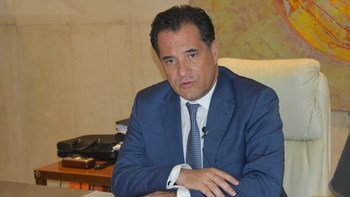 Υπουργοί και στελέχη κομμάτων καταδικάζουν την επίθεση με τρικάκια στο σπίτι του Άδωνι Γεωργιάδη