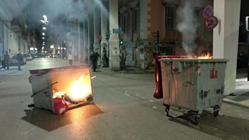 Ένταση στην Πάτρα μετά την πορεία για το Πολυτεχνείο – Έπεσαν μολότοφ και χημικά – ΤΩΡΑ