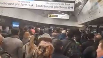 Οι πρώτες εικόνες από τον σταθμό του μετρό στο Λονδίνο που εκκενώθηκε – ΦΩΤΟ – ΒΙΝΤΕΟ