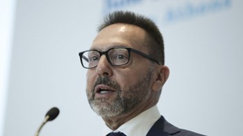 Στουρνάρας: Δεν βλέπω σκάνδαλο Novartis