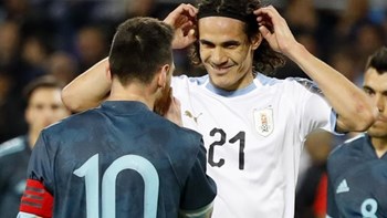 Άναψαν τα αίματα στο ματς Αργεντινής – Ουρουγουάης: Τα “γαλλικά” που αντάλλαξαν Μέσι – Καβάνι – ΒΙΝΤΕΟ