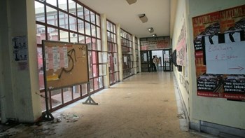 Δέκα μήνες με αναστολή στον φοιτητή που εκσπερμάτωσε στην πλάτη φοιτήτριας στο ΑΠΘ – Δεν του αναγνωρίστηκε κανένα ελαφρυντικό