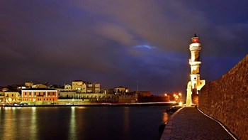 Συναγερμός στα Χανιά: Άνδρας έπεσε στο ενετικό λιμάνι